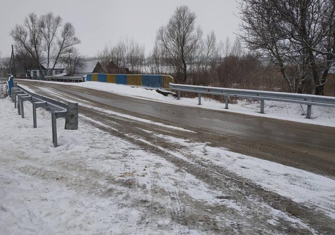 ДТП Харьков: Volkswagen сорвался с моста и перевернулся